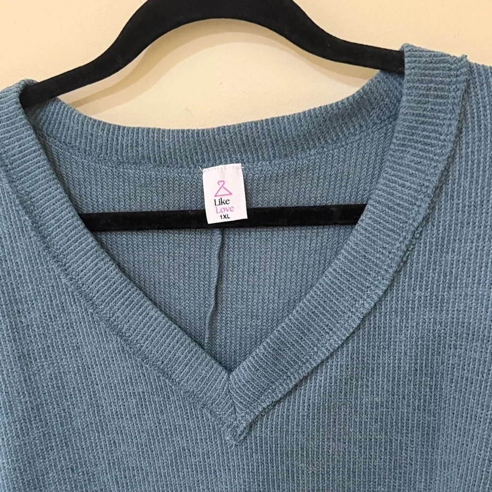 Like Love HAZEL BLUES DOESN'T COMPARE V-NECK TOP Women’s Sweater long sleeve 1XL - Picture 6 of 12